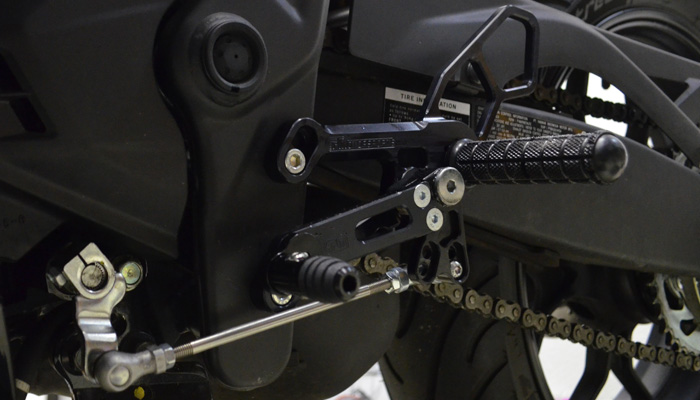 Video -Woodcraft Rearsets for 2015 Yamaha R3